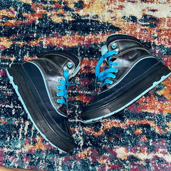 Nike ACG Woodside 2 High Hiking Trail Shoe - Picture 1 of 9